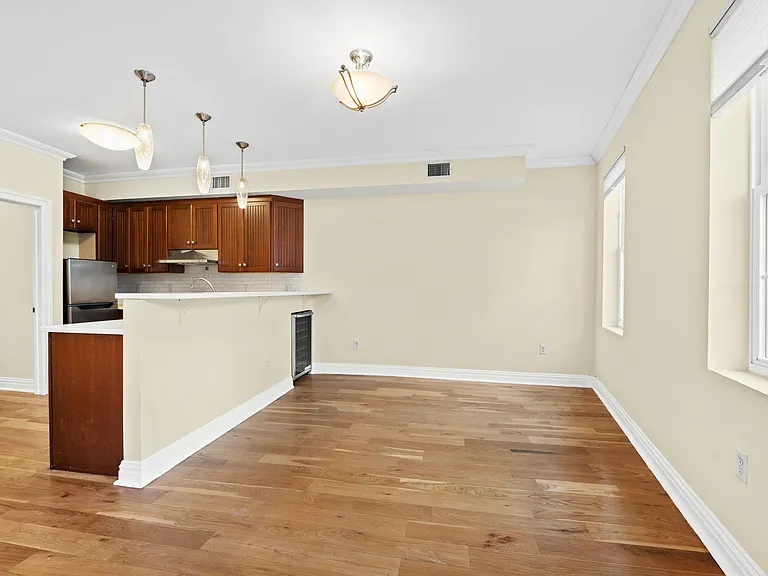 385 1st St #1 — Photo 3