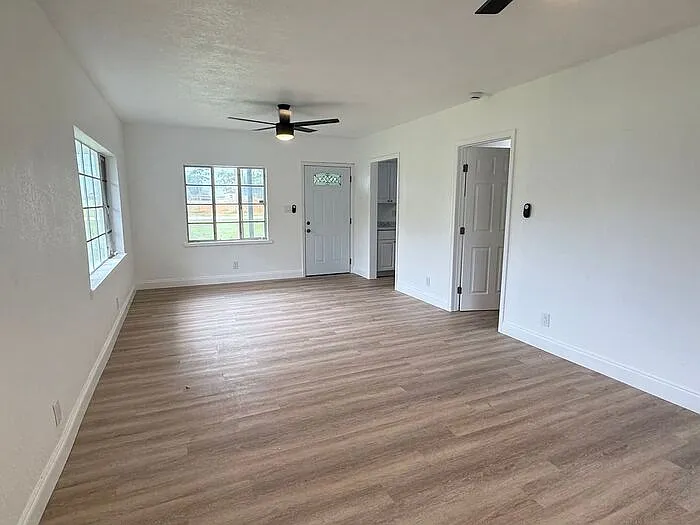 3 bed, 2.0 bath, 1455 sqft, $1,800 — Photo 3