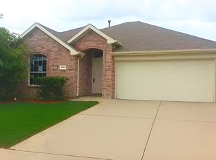 400 Angler Dr, Crowley, TX 76036