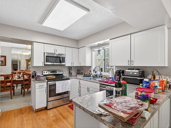 2nd image of 7001 Beacon Cir