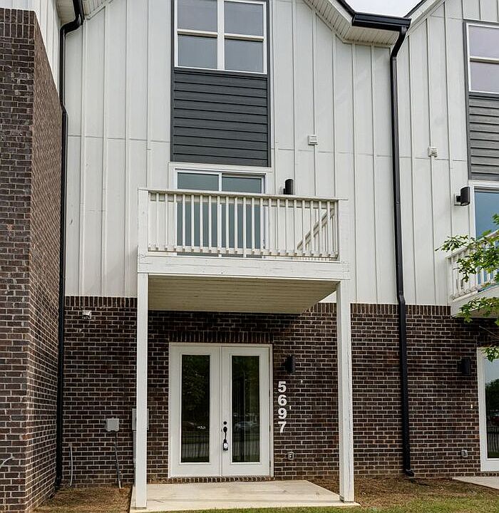 1st image of 5697 Sofias Cir