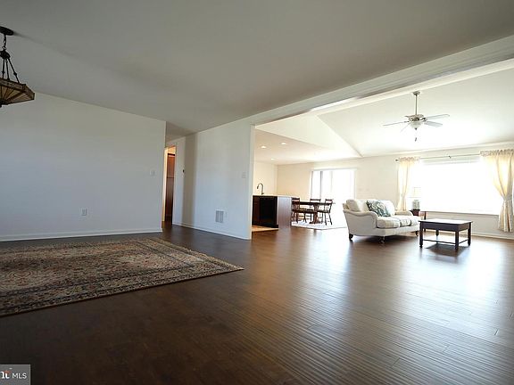 5th image of 613 Rishel Dr #T