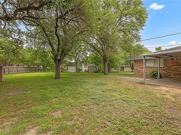 1312 Timm Dr — Photo 3