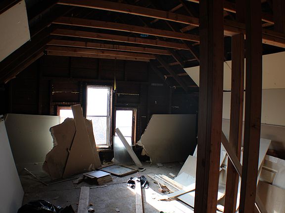 5th image of 217 SW Tyler St