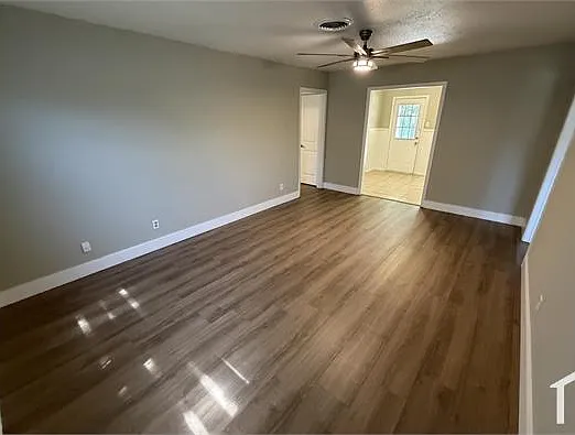 5504 Trail Lake Dr — Photo 5