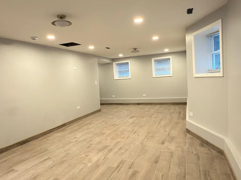 3844 N Central Park Ave #BASEMENT — Photo 2