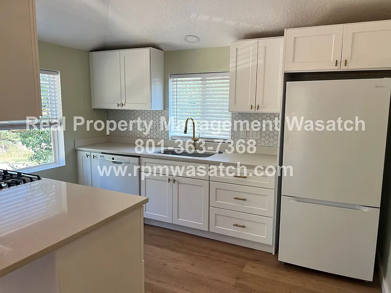 1388 Country Ln — Photo 15