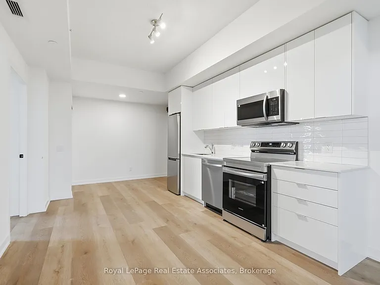 33 Erie Ave #1704 — Photo 10