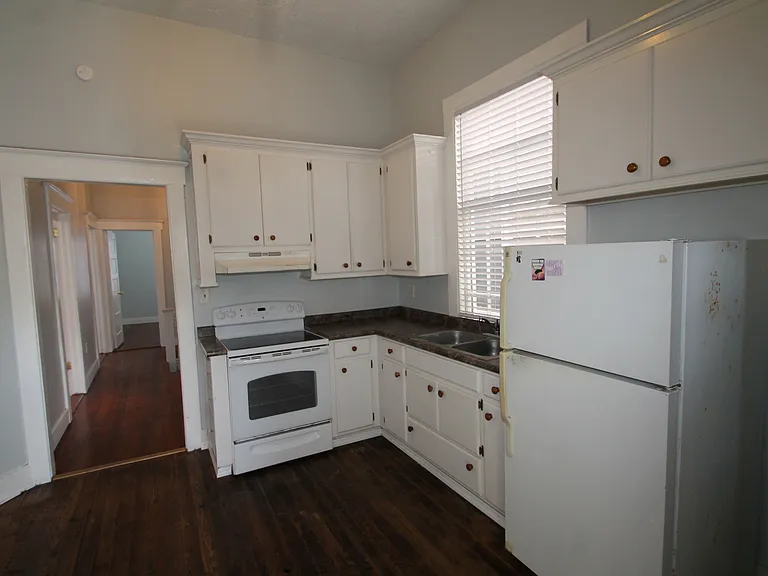 214 E 40th St #B — Photo 7