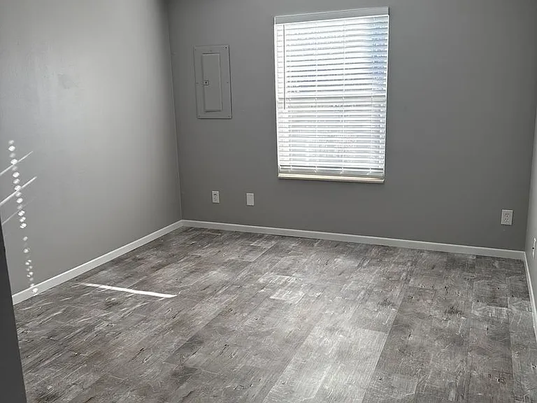 1051 Minns Dr — Photo 8