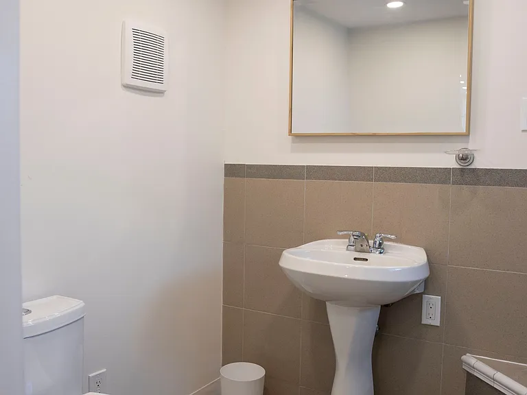 310 W 2nd St #2 — Photo 22