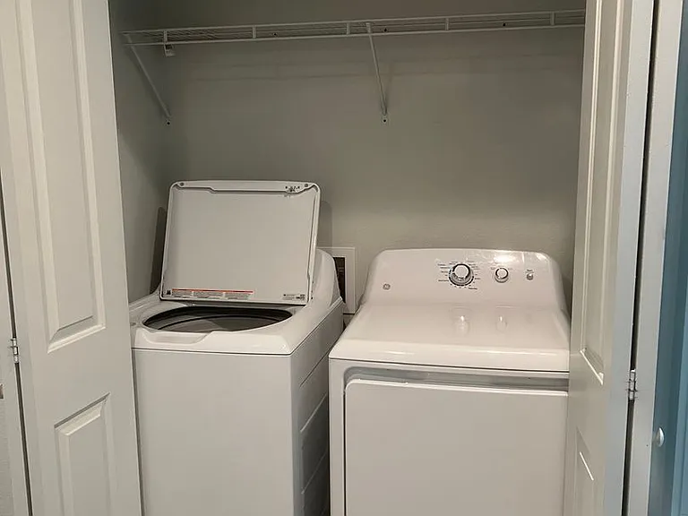 320 F St NE — Photo 7
