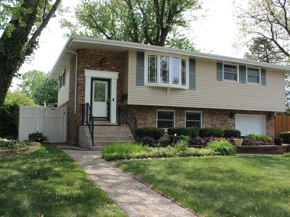 13240 W Playfield Dr, Crestwood, IL 60418