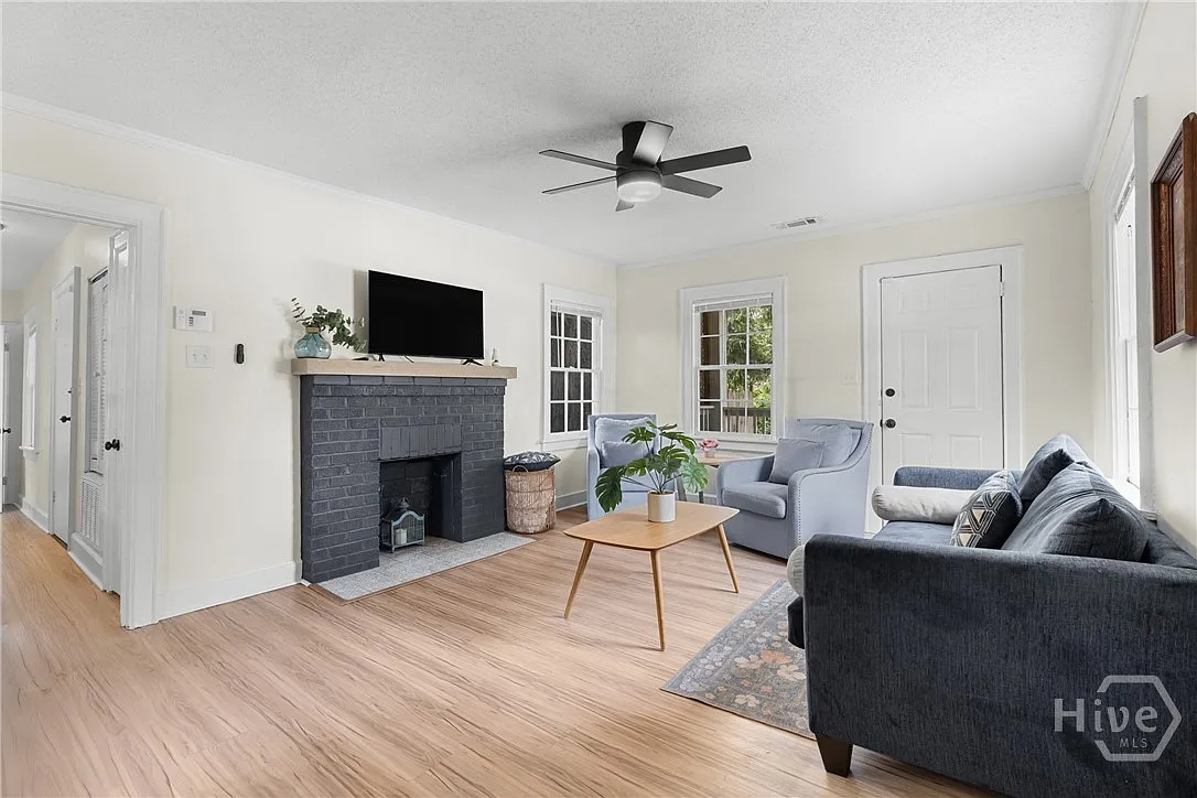 2 bed, 1.0 bath, 765 sqft, $1,650 — Photo 4