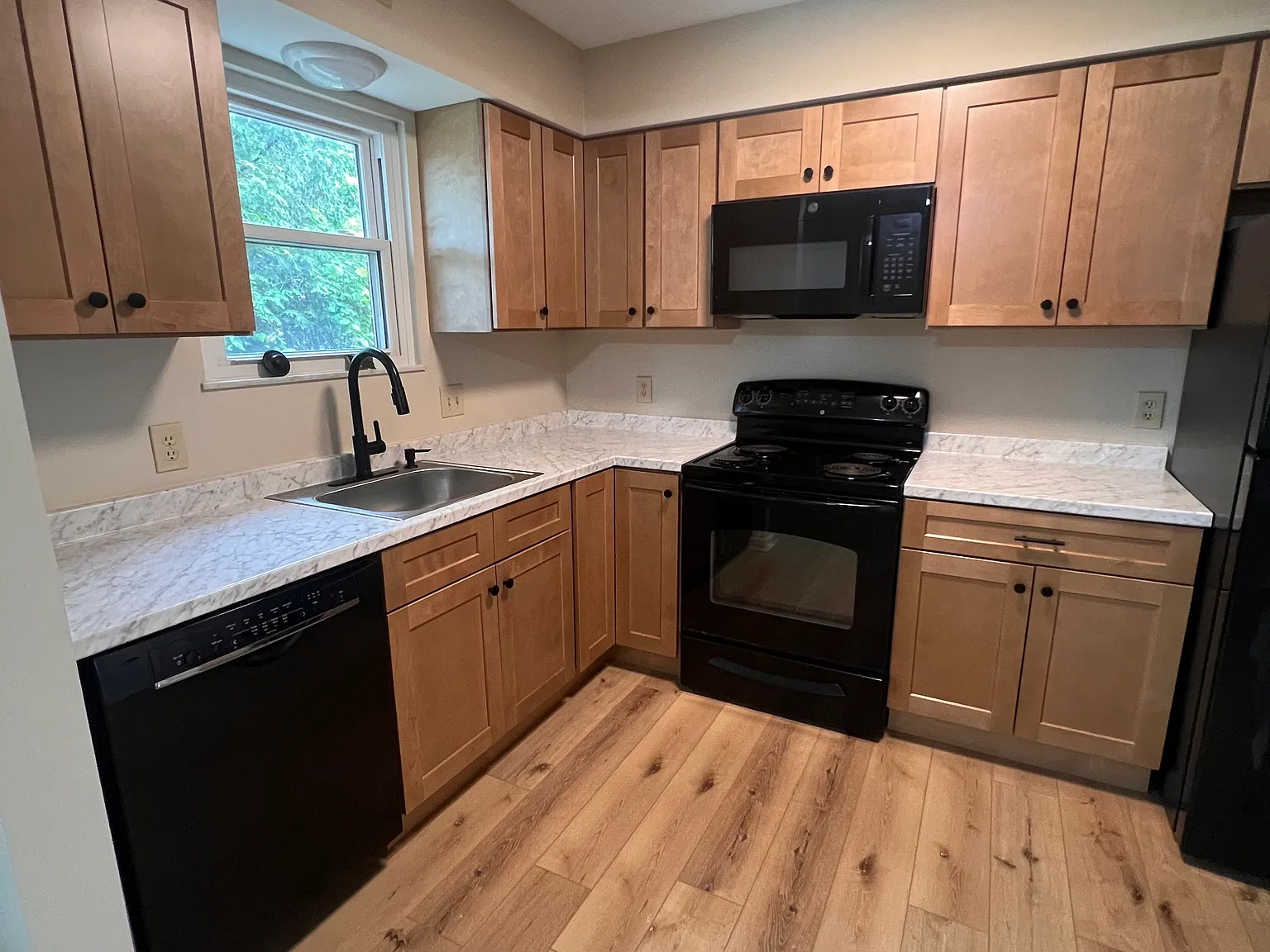 2 bed, 1.5 bath, 1400 sqft, $2,200 — Photo 4