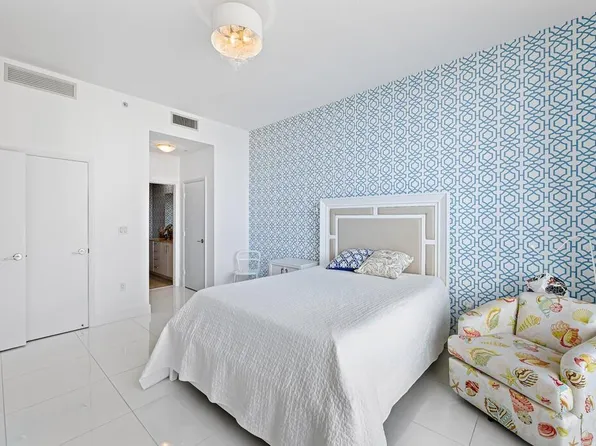 550 Okeechobee Blvd UPH-15, West Palm Beach, FL 33401