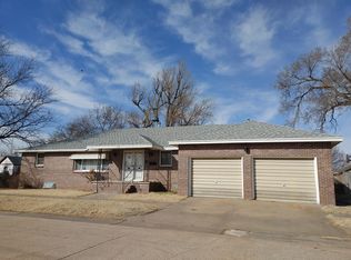 712 N Franklin St, Russell, KS 67665