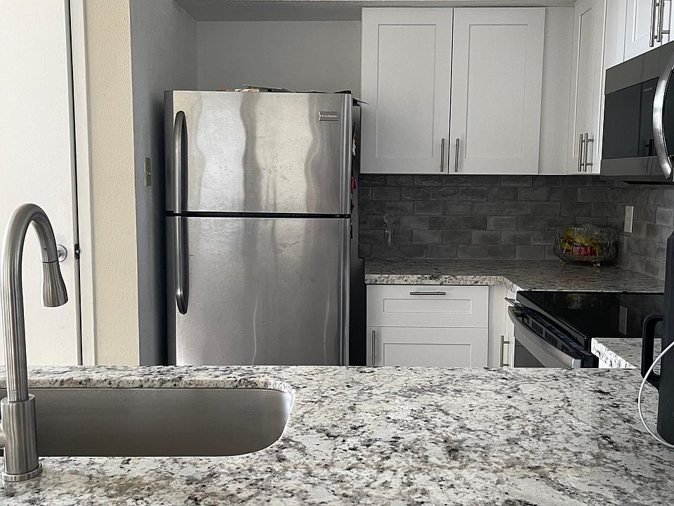 1st image of 10855 Meadowglen Ln APT 1127