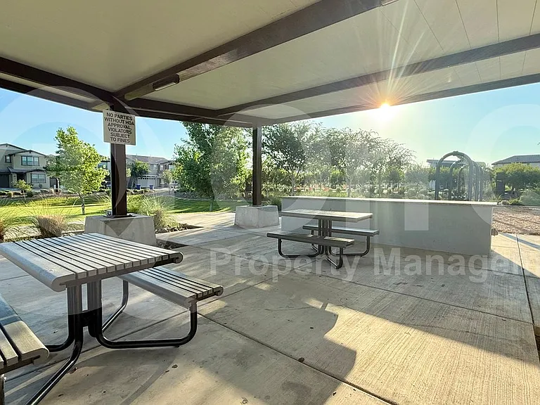 1068 E Sabino Dr — Photo 15