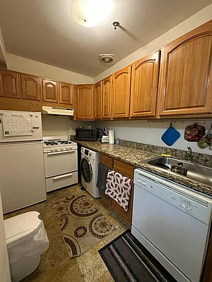 Rented by 18 REALTY | media 6