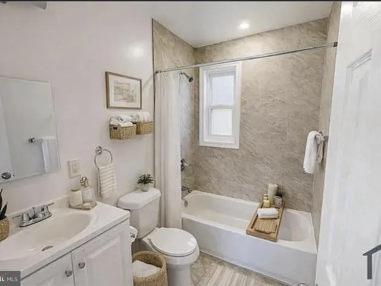 307 Division Ave NE #101 — Photo 8