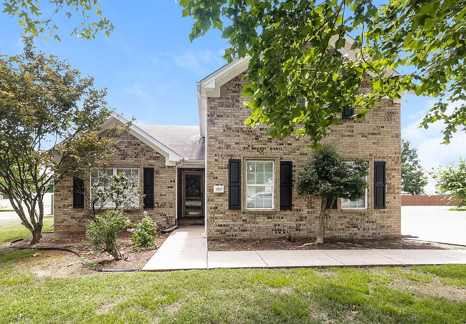 1st image of 1817 Saint Andrews Dr