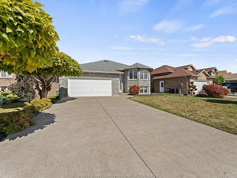 3316 Kenilworth Dr — Photo 2