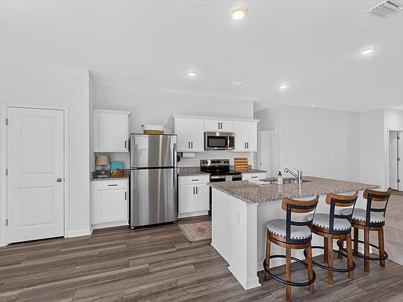 3rd image of 210 Phoenix Dr