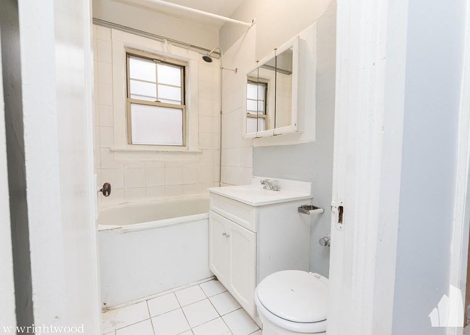 1st image of 3263 W Wrightwood Ave #1722