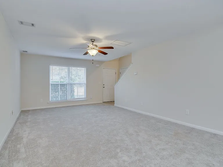 703 Sycamore Ct — Photo 7
