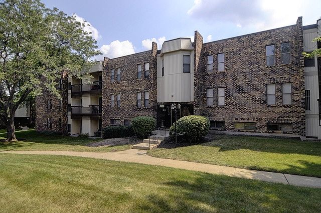 1st image of 2214 Country Club Dr APT 22