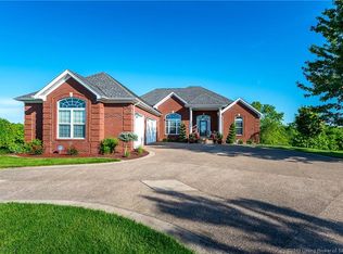 3032 Crystal Lake Dr, Jeffersonville, IN 47130