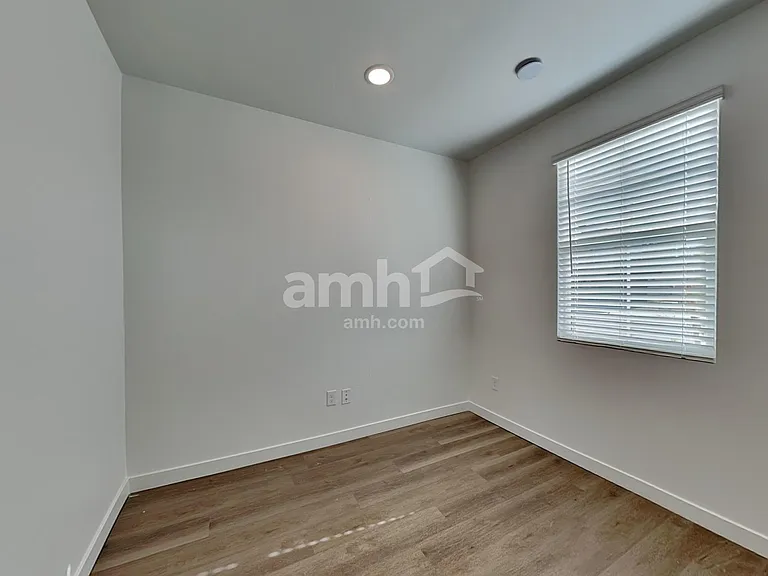 18480 W Cottontail Ln — Photo 6