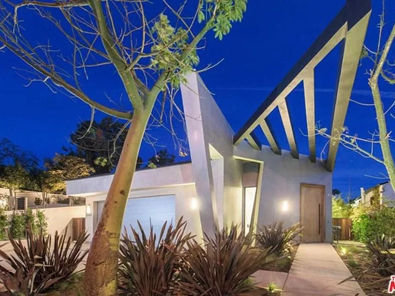 2084 Vine St — Photo 10