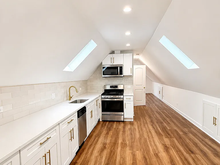 2940 N Allen Ave — Photo 1