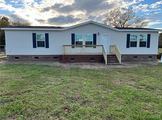 18 Smith St, Dendron, VA 23839