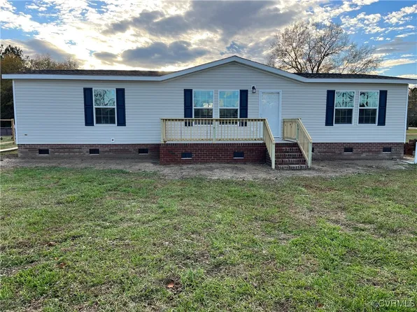 18 Smith St, Dendron, VA 23839