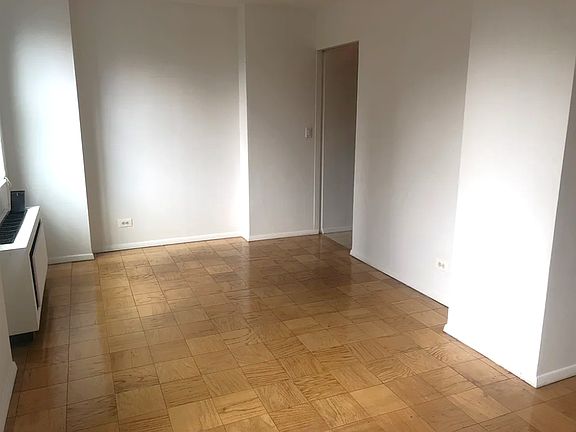 5th image of 200 E 72nd St #14AB