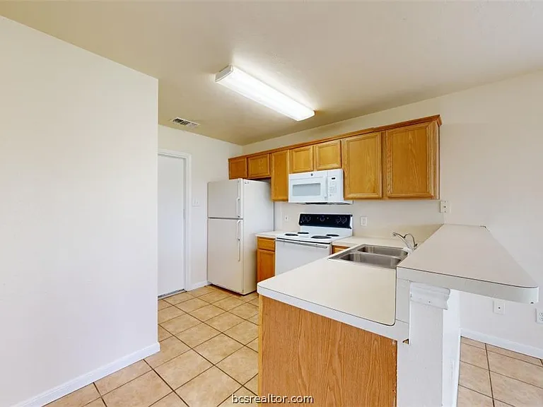 915 Bougainvillea St — Photo 6