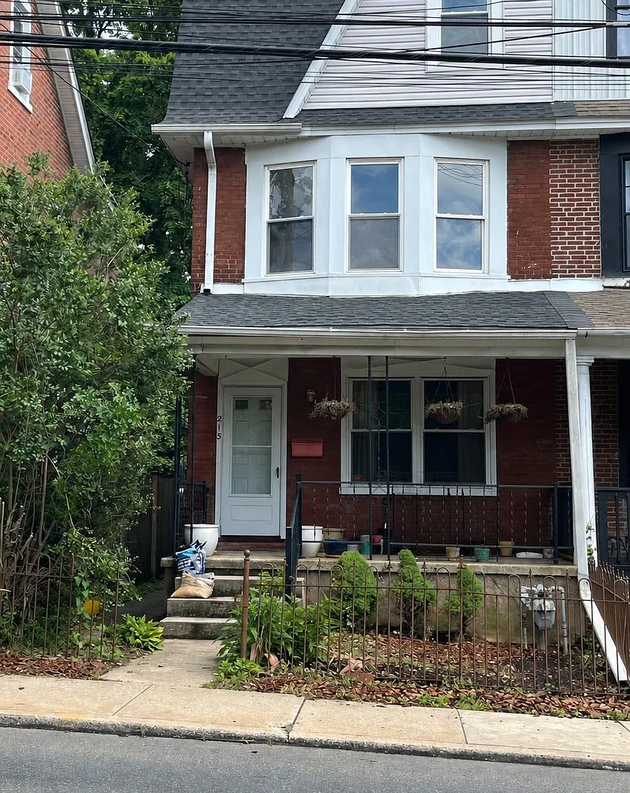 4 bed, 2.5 bath, 1930 sqft, $3,400 — Photo 1