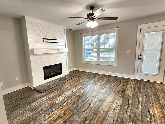 5th image of 484 Woodtrace Dr