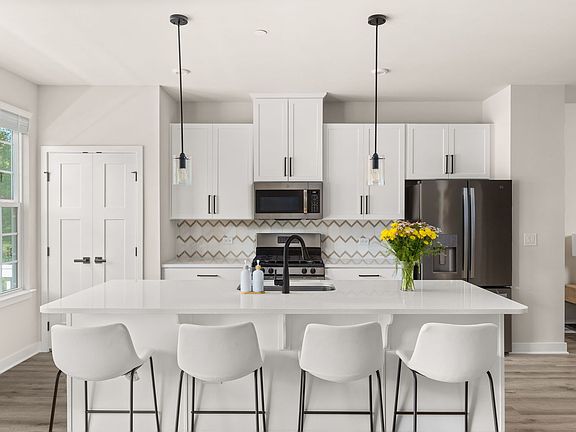 4th image of 146 Canterbury Way