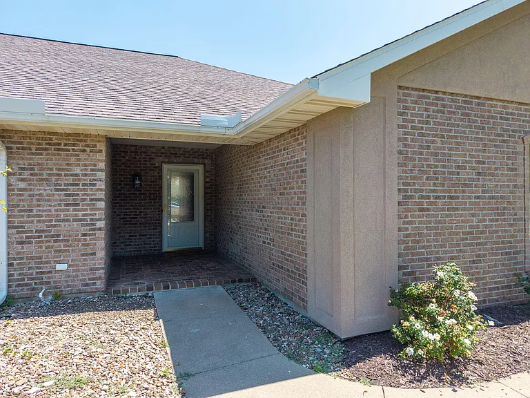 3711 Shadow Glen Ct — Photo 2