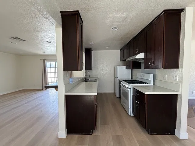 4 bed, 1576 sqft, $3,450 — Photo 4