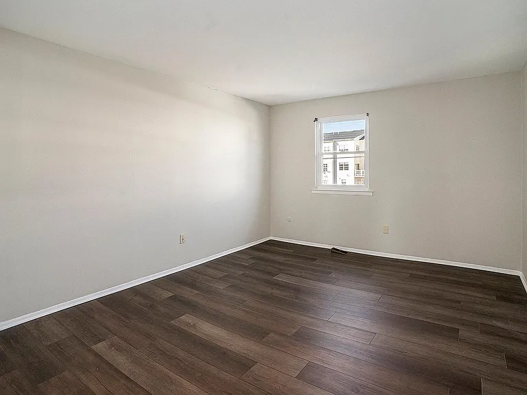 2280 Suzann Dr — Photo 23