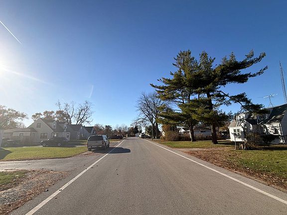 4th image of 10441 W Palmer Ave