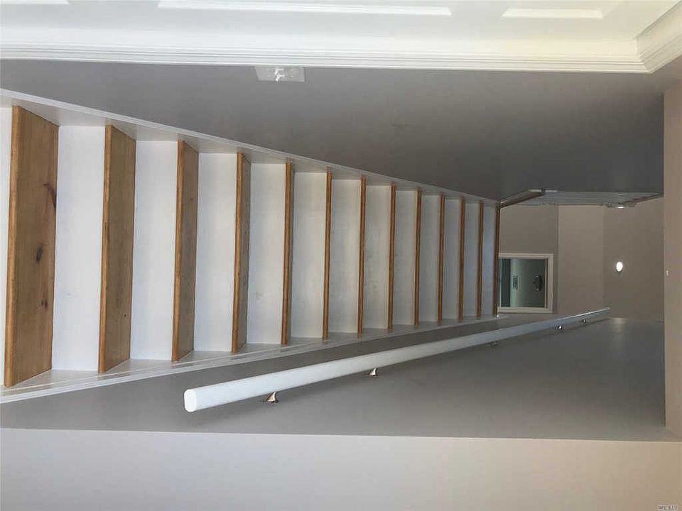 1st image of 19 Hudson Pl #2