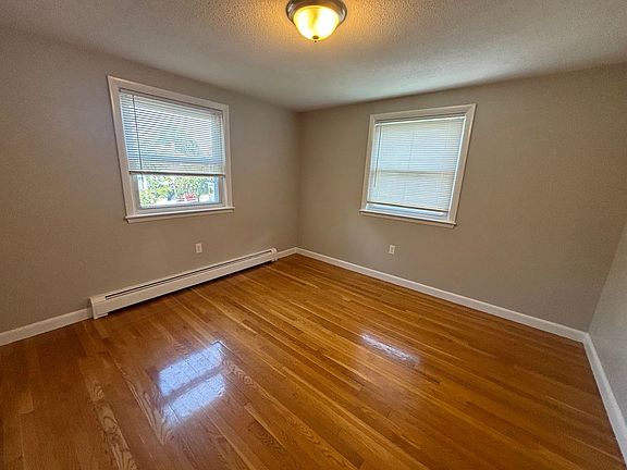 3rd image of 39 Railroad Ave #10