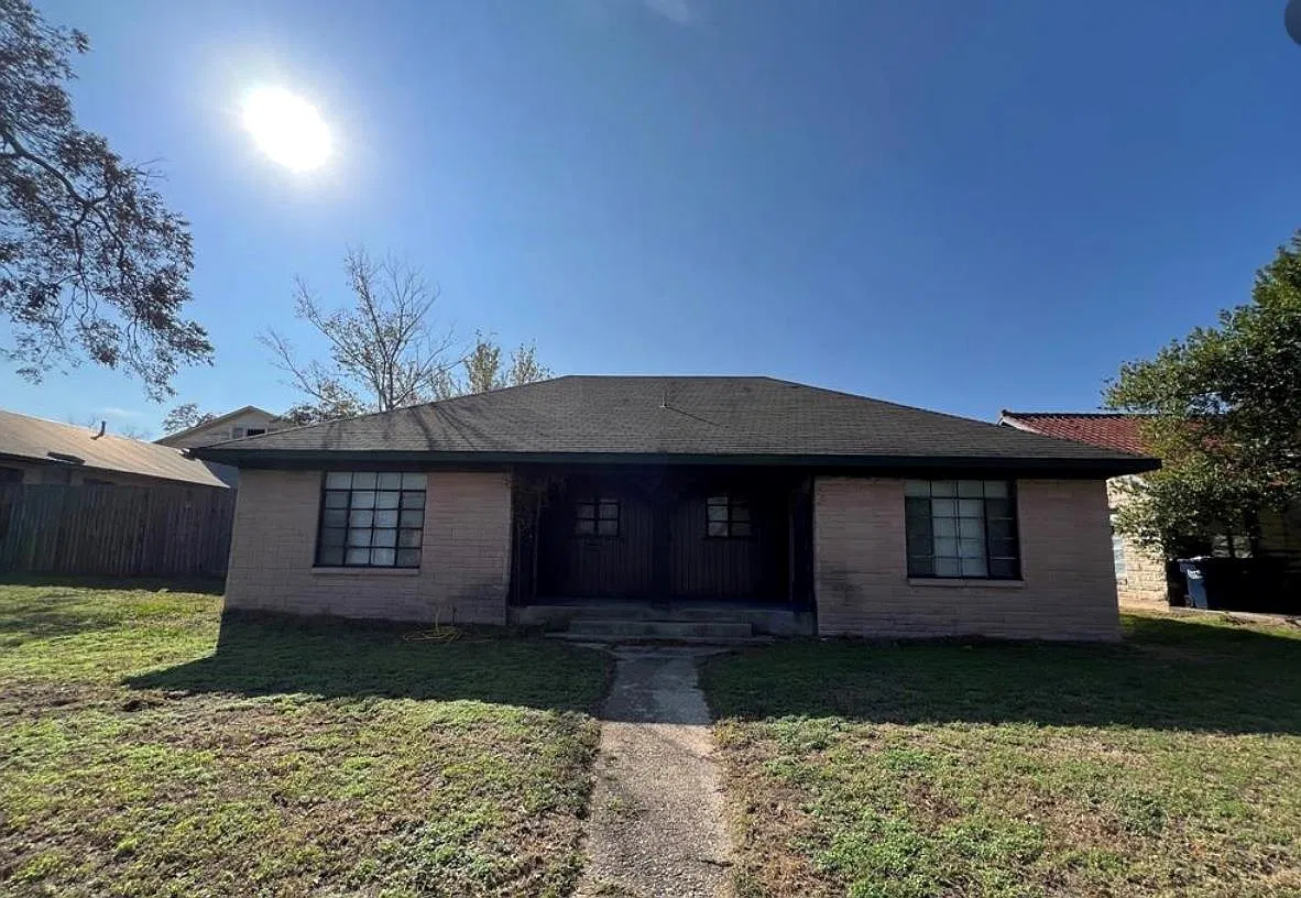 2 bed, 1.0 bath, 1071 sqft, $1,100 — Photo 2