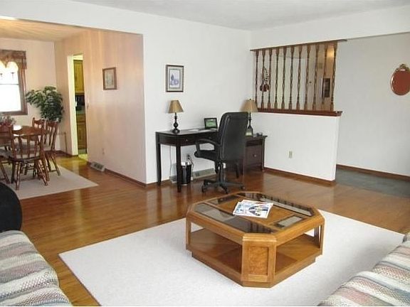 4th image of 14 Elmwood Dr